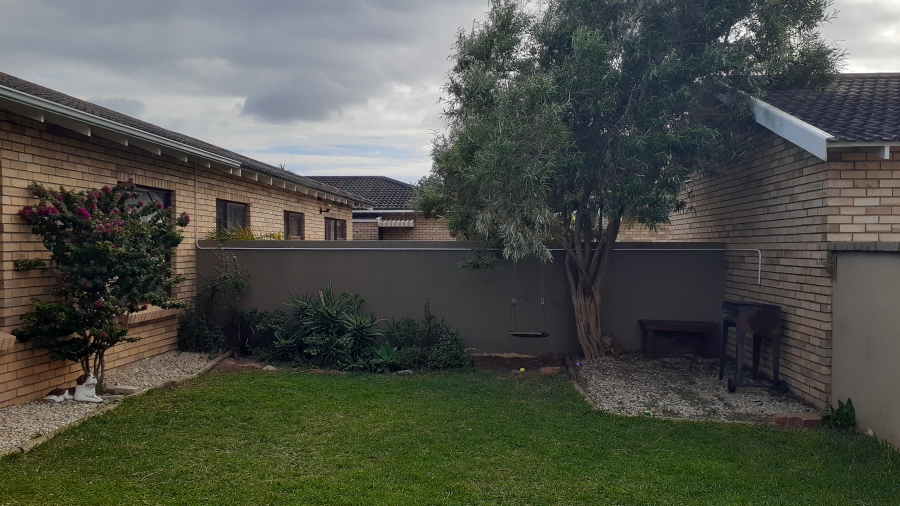 To Let 3 Bedroom Property for Rent in Summerstrand Eastern Cape